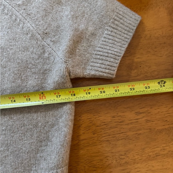 Universal Thread Women’s Beige Short Sleeve Cropped Button-Up Cardigan Size S - Picture 6 of 8